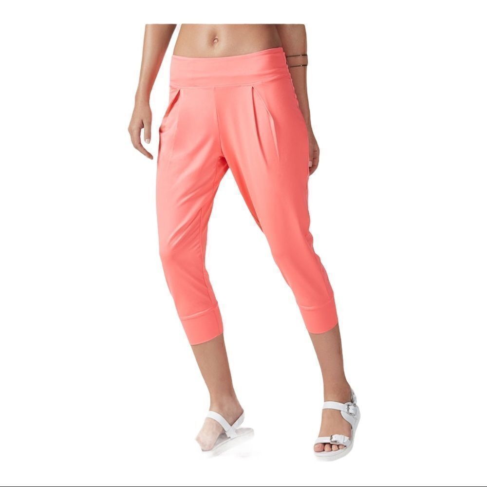 Fabletics Yogi Capri Pants in Desert Rose XS